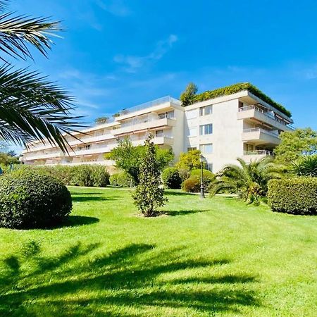 Charming Studio With Pool In Saint Tropez Appartement Buitenkant foto