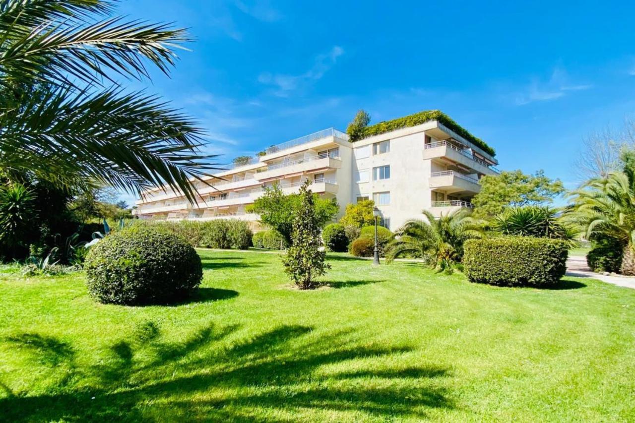 Charming Studio With Pool In Saint Tropez Appartement Buitenkant foto