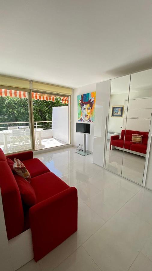Charming Studio With Pool In Saint Tropez Appartement Buitenkant foto