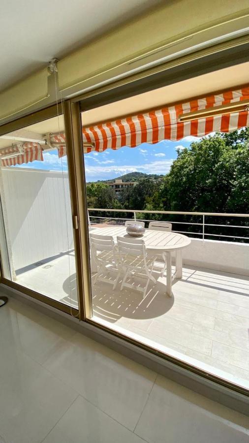 Charming Studio With Pool In Saint Tropez Appartement Buitenkant foto